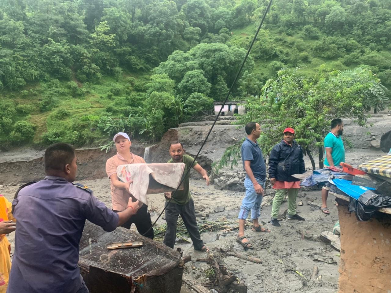 दार्चुलामा प्रहरी र स्थानीय उद्धारमा (तस्बिरसहित)