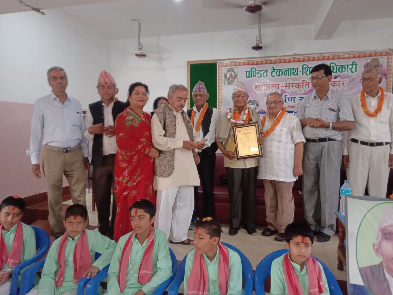 साहित्यिक पत्रकार रोचक घिमिरे पुरस्कृत