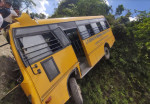 पोखरामा २२ विद्यार्थी सवार स्कुल बस दुर्घटना