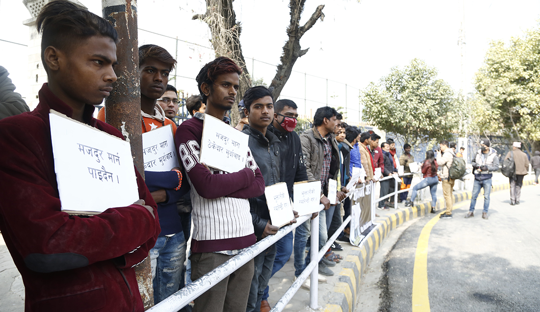 प्रमुख ठेकेदारबाट ‘पेटी ठेकेदार’ ले पैसा नपाएपछि आर्मी मुख्यालयमा धर्ना