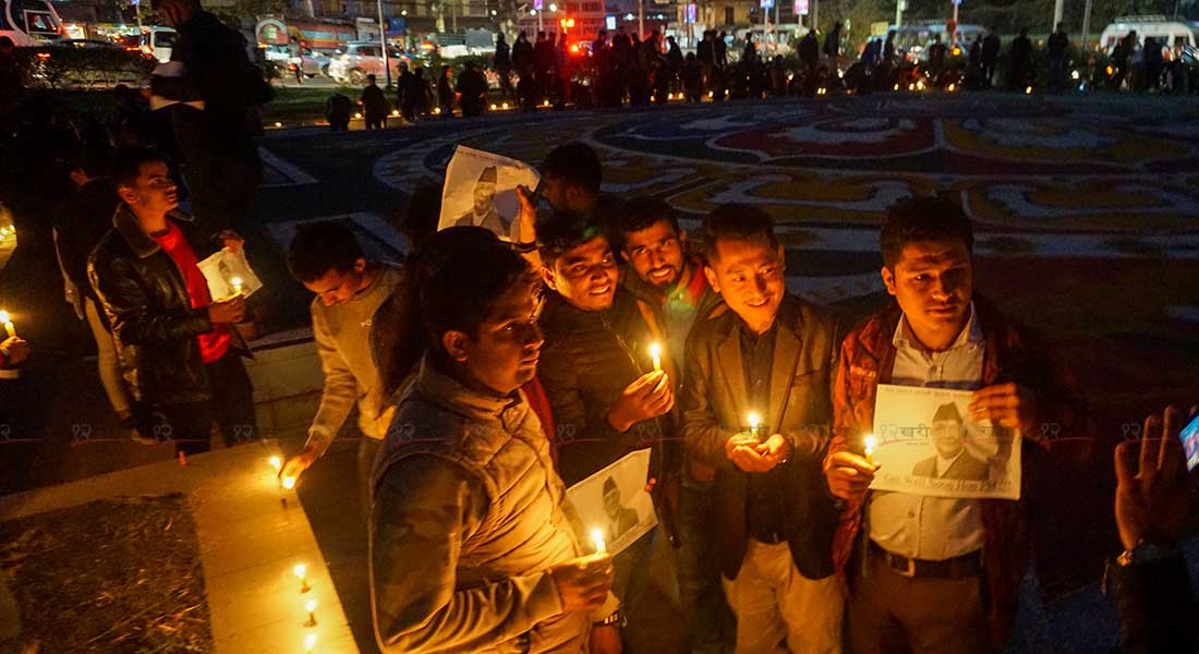 प्रधानमन्त्रीको स्वास्थ्यलाभको कामना गर्दै मैनबत्ती बालियो