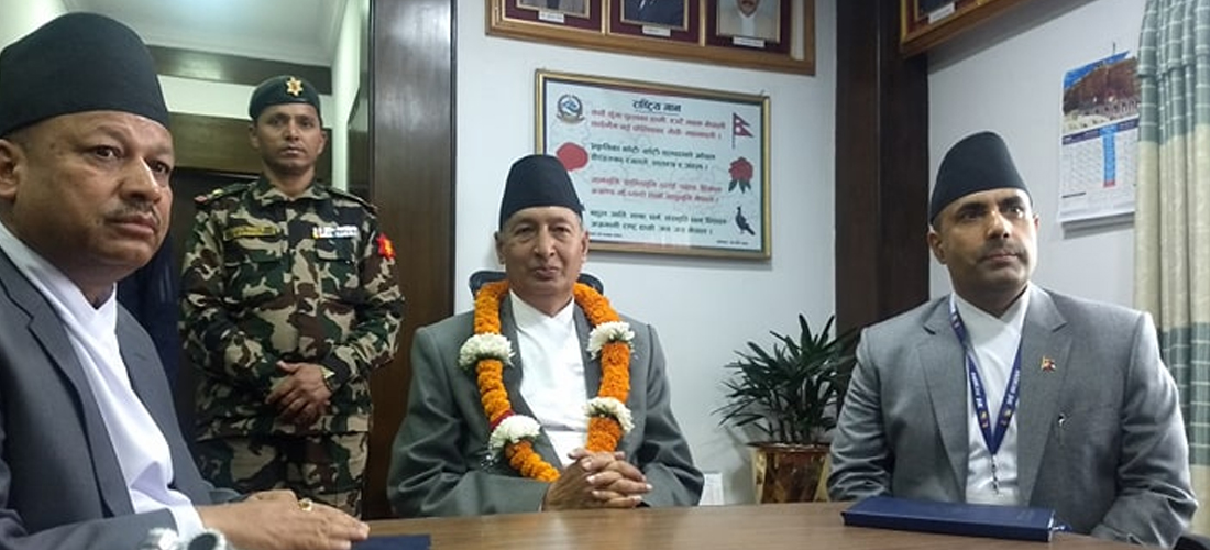 पदभार ग्रहण गर्दै अर्थमन्त्रीले भने, ‘कमान्डरले फिर्ता नबोलाएसम्म योद्धा मैदानमा लडिरहन्छ’
