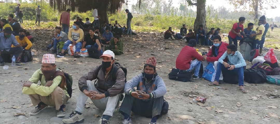 सीमा नाका बन्द हुँदा दशगजामा अलपत्र नेपाली