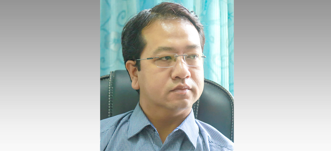 पीपीई लगाएका बेला फोन उठाउन पाइन कारबाही भइसकेछ