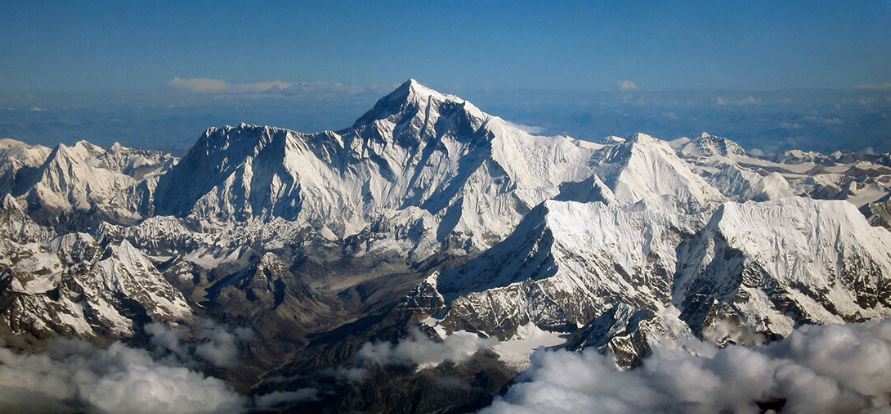 चिनियाँ  मिडियाले गल्ती सच्याउँदै भन्‍यो - 'सगरमाथा नेपाल-चीन सीमामा' 