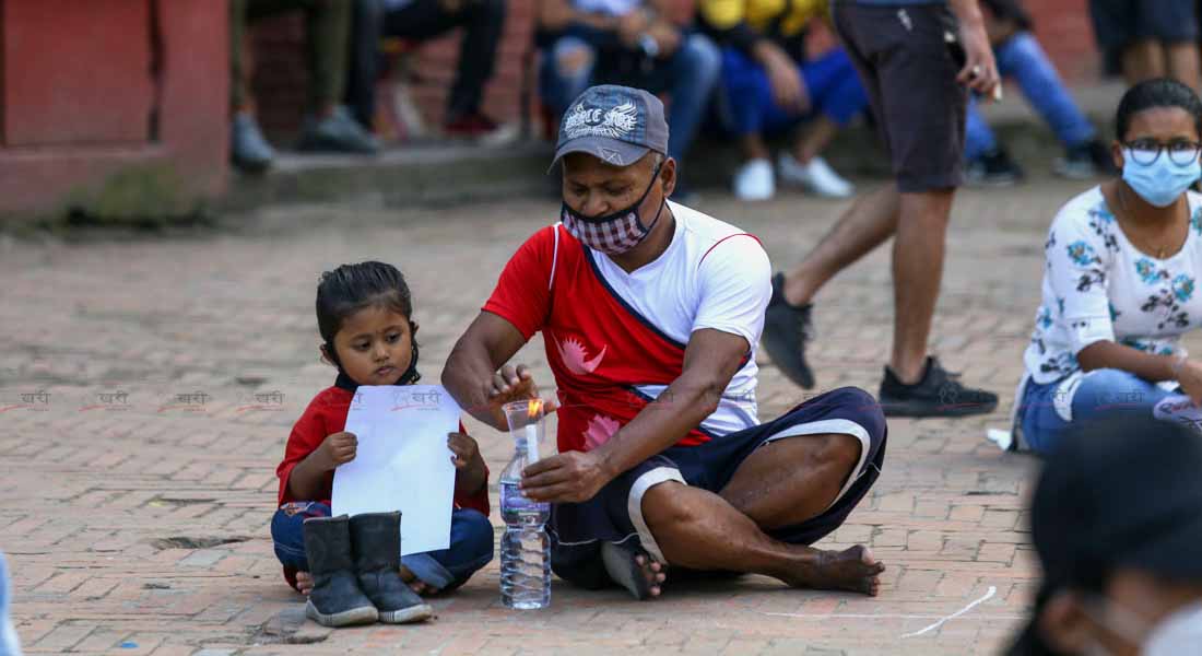 'सरकार तिम्रो पाराले, दु:ख पायो साराले' (फोटो फिचर)