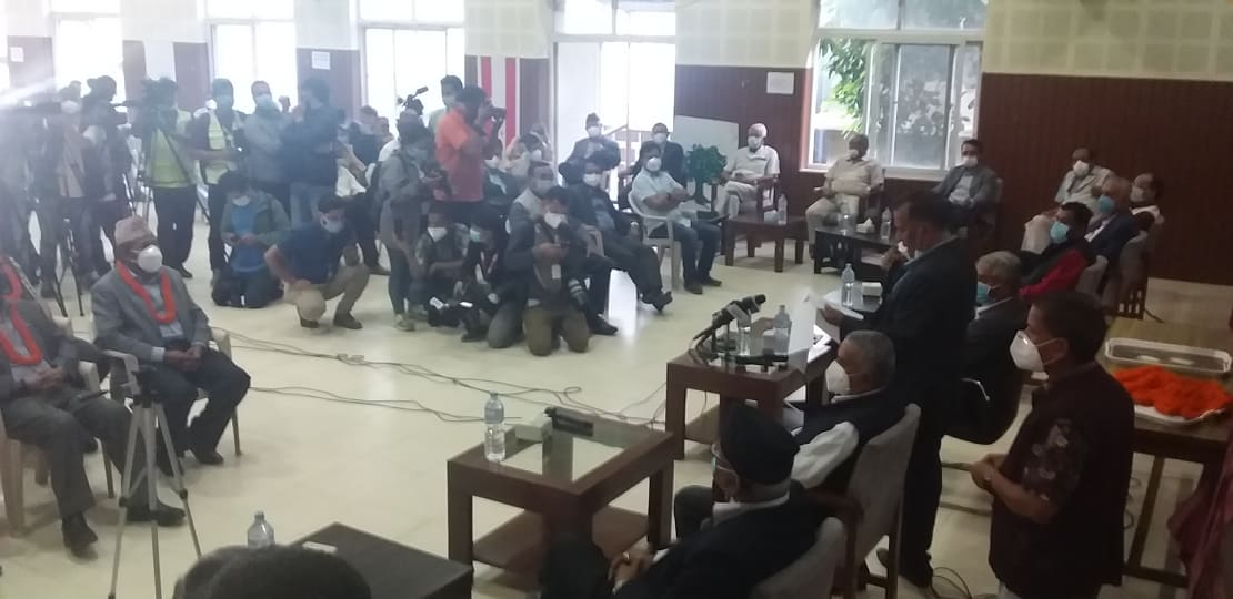 सुनीलबहादुर थापा कांग्रेस प्रवेश, देउवाले दिए सदस्यता