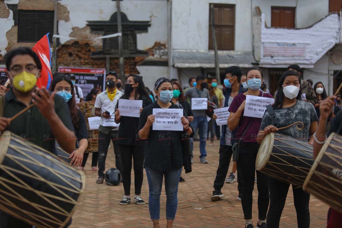 'इनफ इज इनफ'को समर्थनमा बाजागाजासहित दीप प्रज्जवलन (फोटो फिचर)