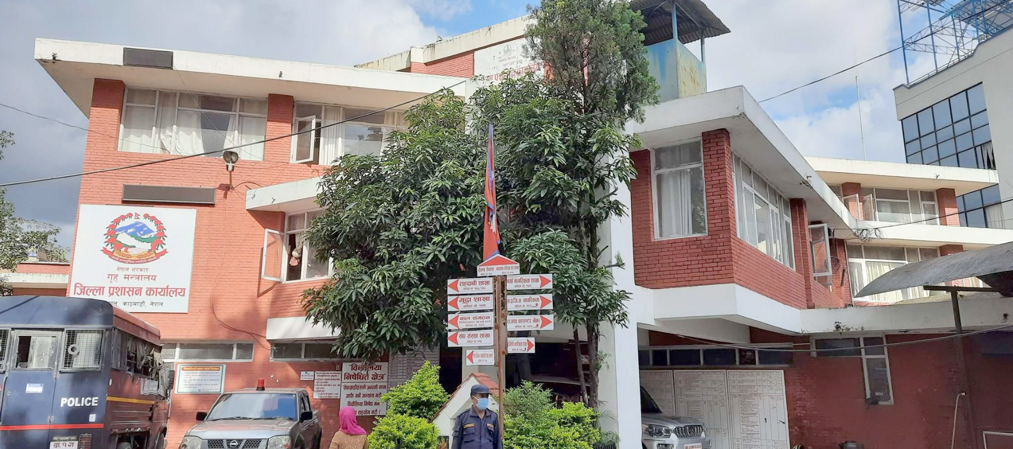 कार्यालयमा भीडभाड बढ्यो, अत्यावश्यकबाहेक १५ दिन बन्द