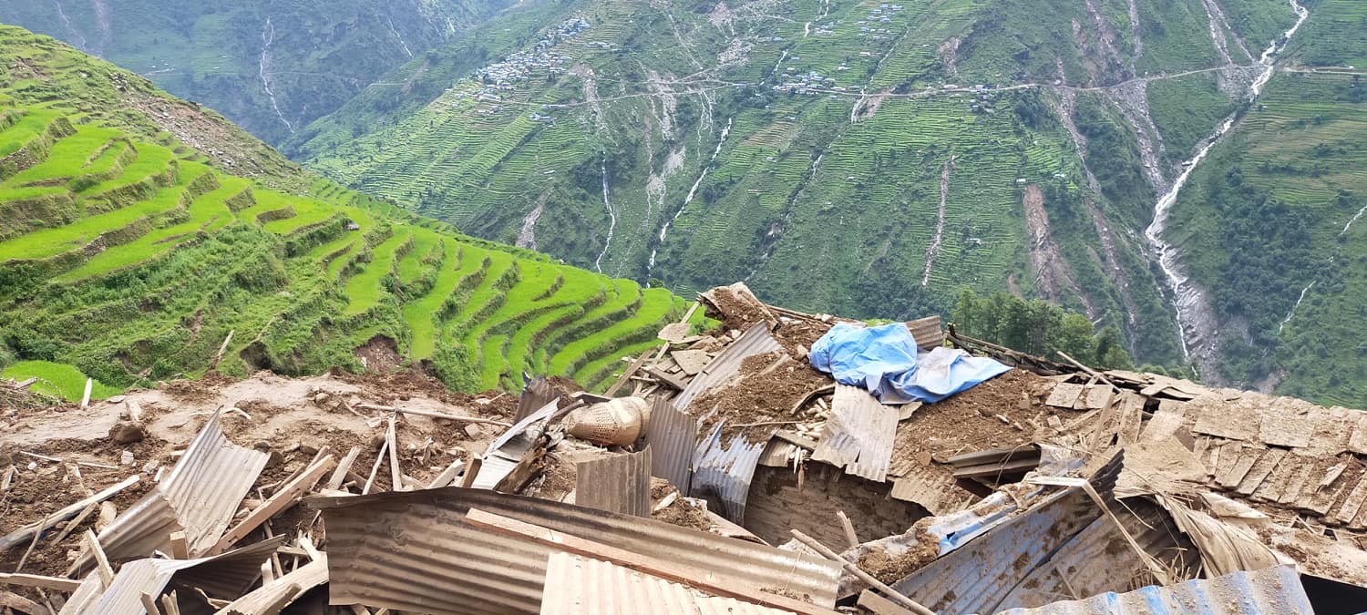 पहिरोमा आमा, श्रीमती र छोरा गुमाएँ, नभागेको भए मेरो पनि ज्यान जान्थ्यो