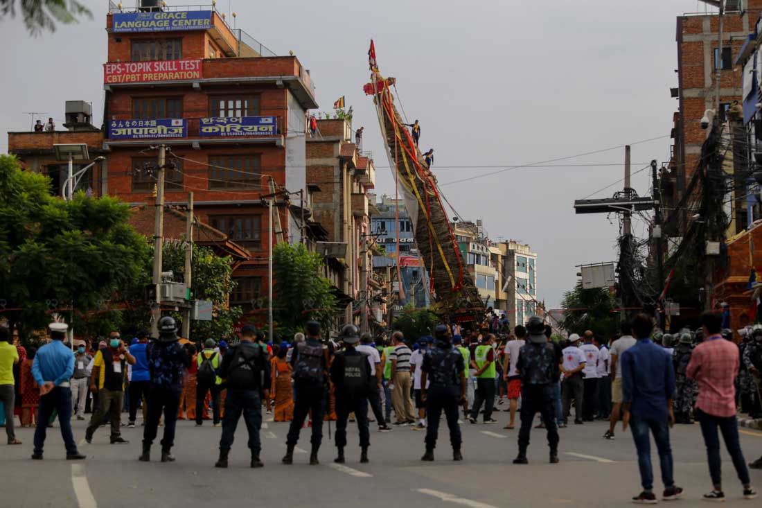  लामो रस्साकस्सीपछि तानियो रातो मछिन्द्रनाथको रथ (फोटो फिचर)