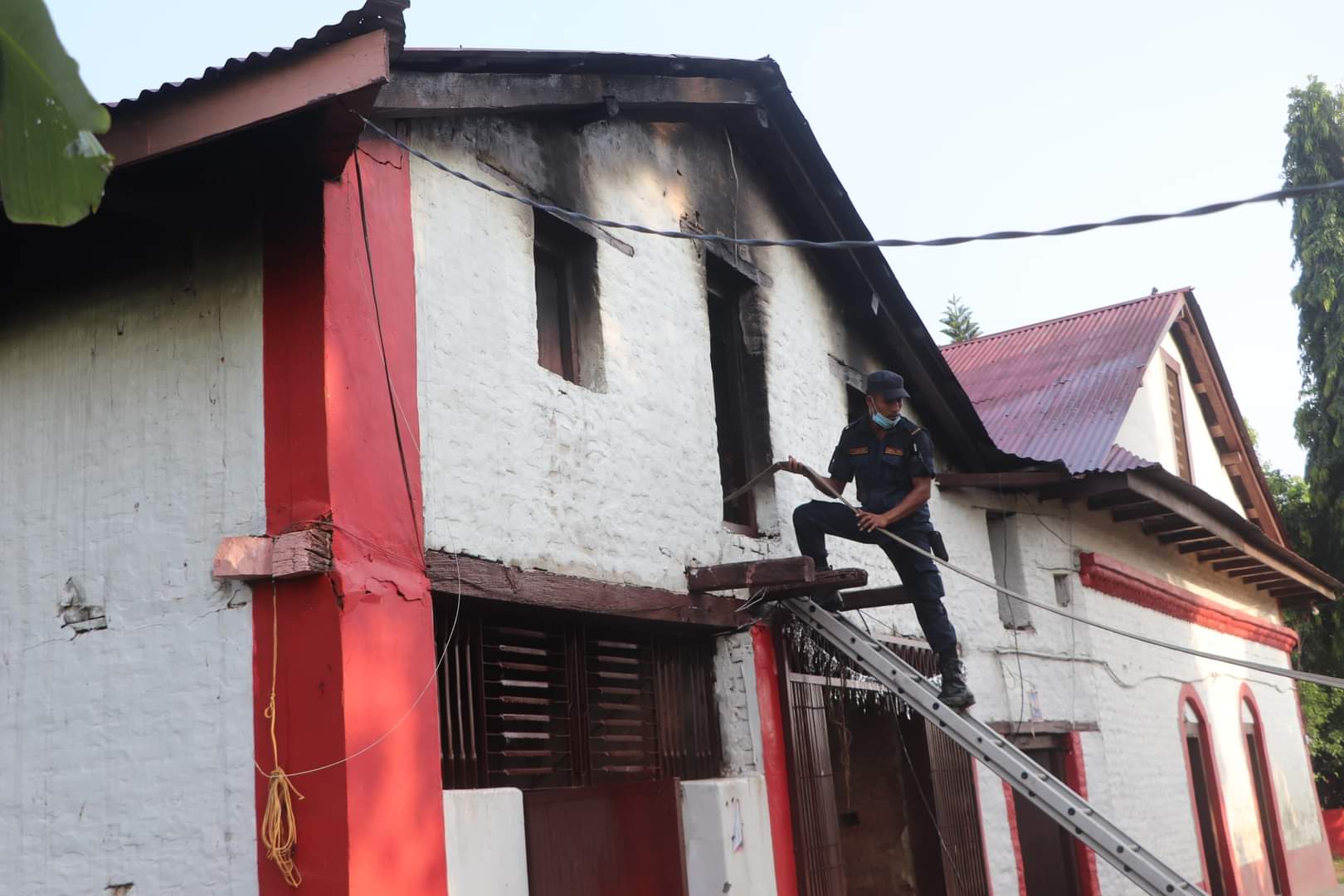 देउखुरीको स्वर्गद्वारी आश्रममा आगलागी 