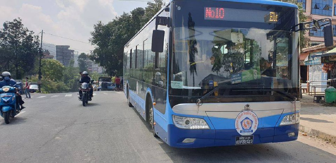 सार्वजनिक यातायात खुल्यो, यात्रु छैनन्