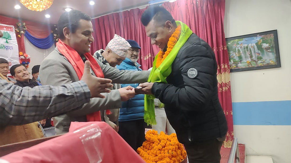 नेकपा परित्याग गरी ५१ जना कांग्रेसमा प्रवेश
