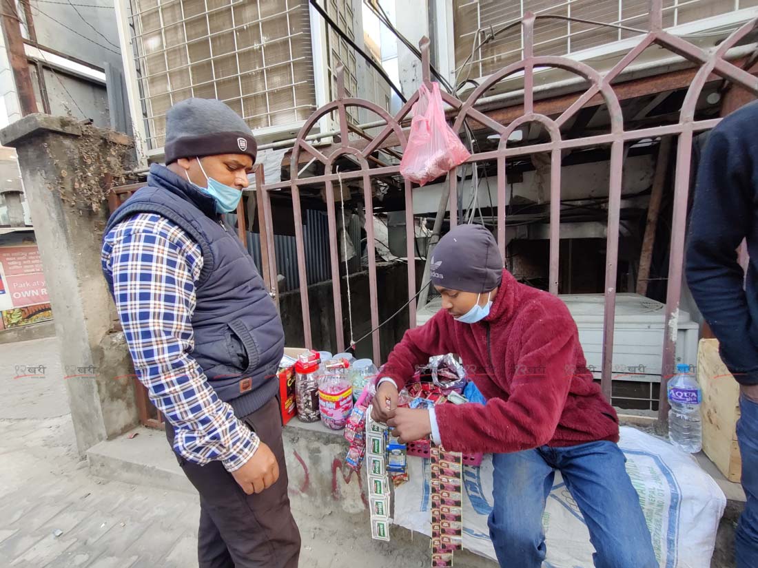 अब्दुल्लाहको धोको बहिनी पढाउने ! (फोटो कथा)