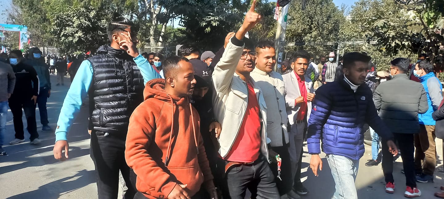 देउवालाई प्रकाशमानको साथपछि समर्थक उत्साहित (तस्बिरहरू)