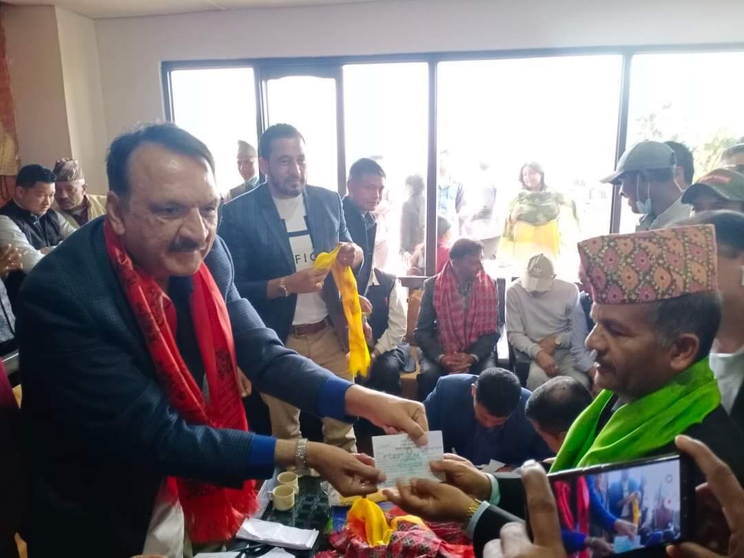 एमाले काभ्रे प्रदेश कमिटी सदस्य हुमागाईंसहितका नेता कांग्रेसमा प्रवेश