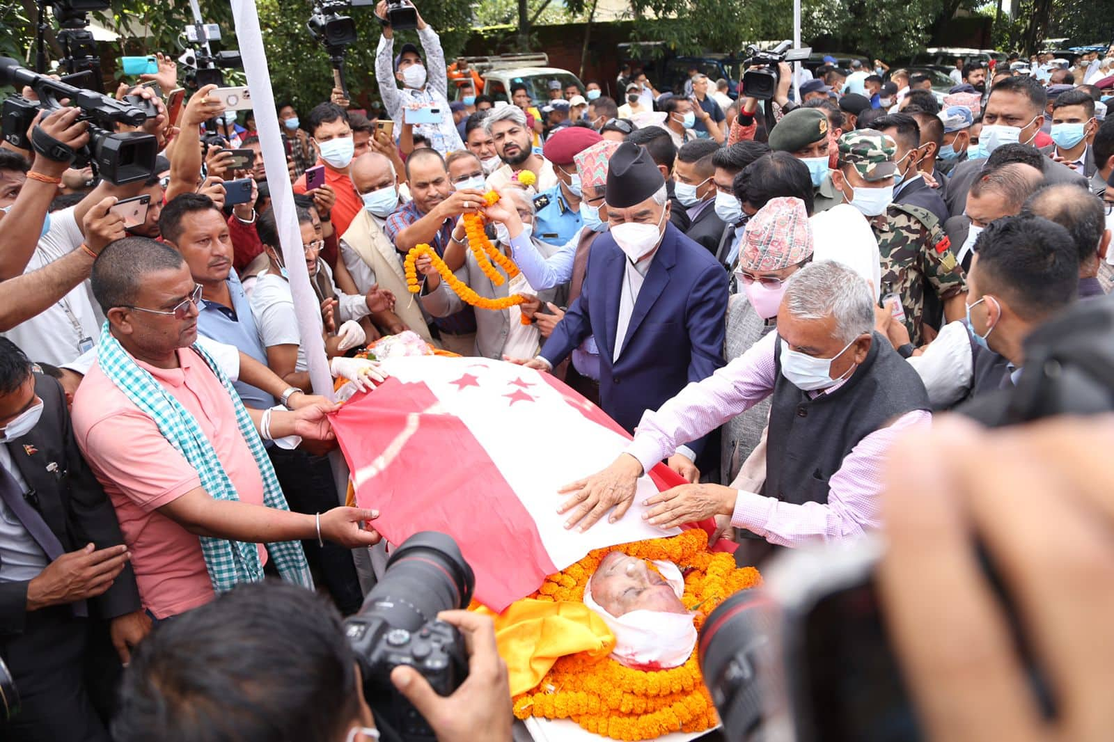 प्रदीप गिरिप्रति प्रधानमन्त्रीसहित नेताले दिए श्रद्धाञ्जली (तस्बिरहरू)