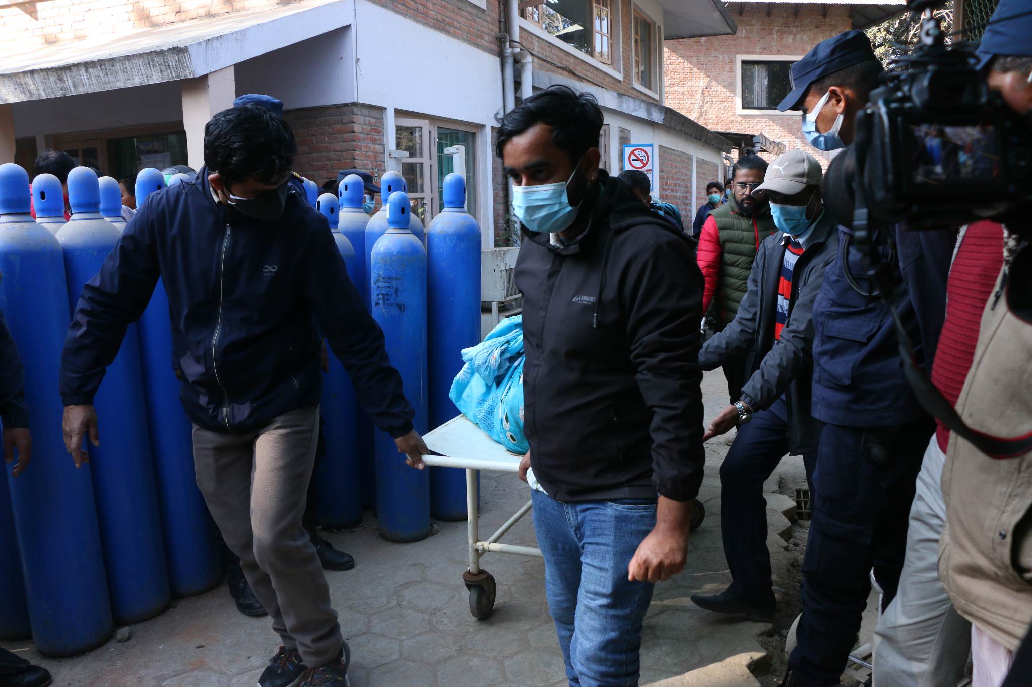 प्रेमप्रसाद आचार्यको शव परिवारले बुझे, पोस्टमार्टमका लागि लगिँदै