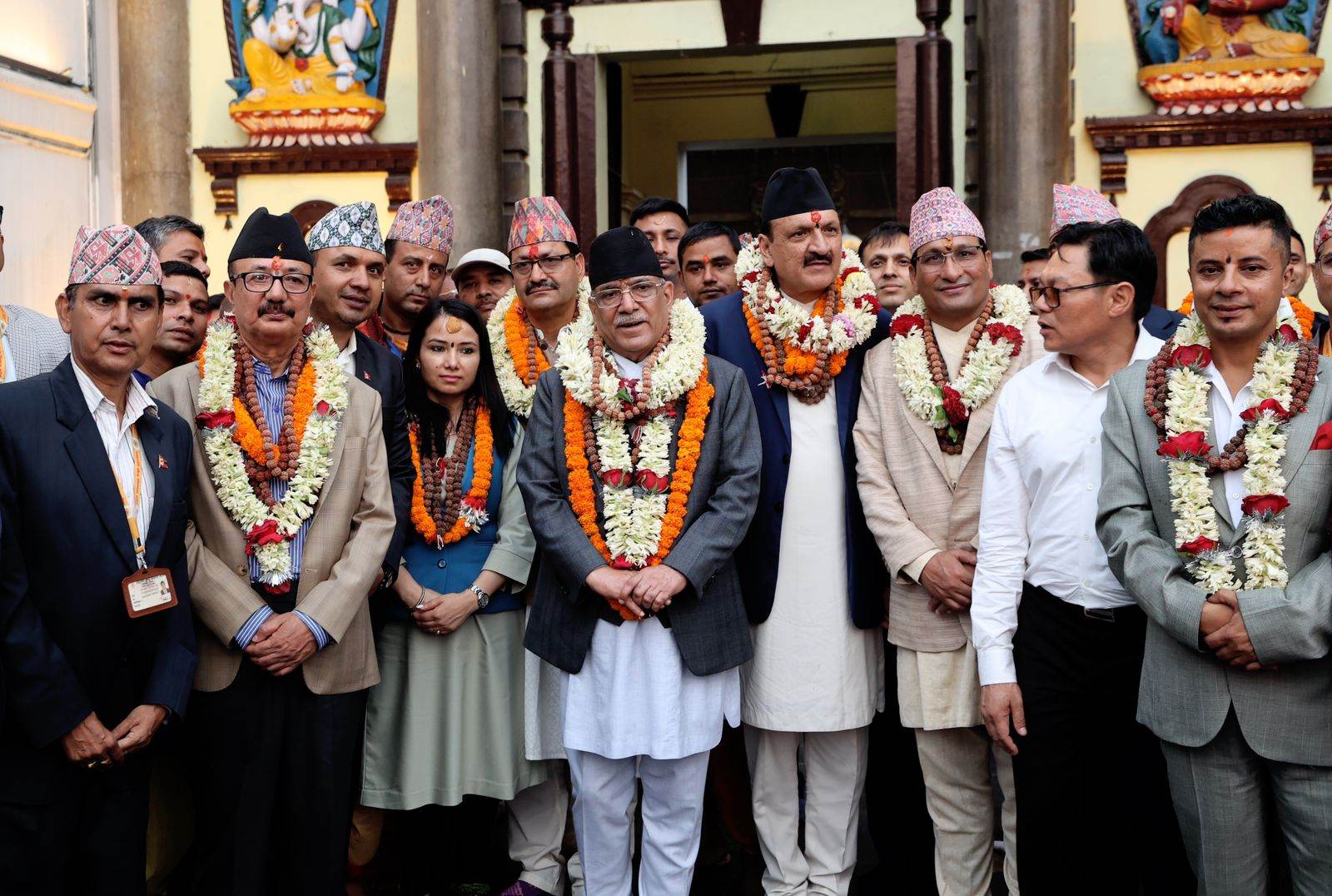 प्रधानमन्त्रीले गरे पशुपतिनाथको दर्शन (तस्बिरहरू)