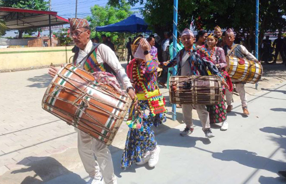 एमाले कोसी अधिवेशनमा च्याब्रुङ नाचदेखि सांस्कृतिक झाँकीसम्म (तस्बिरहरू)