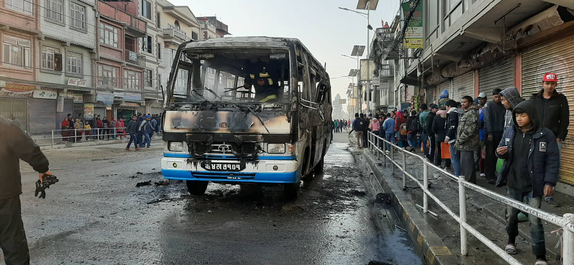 चावहिल क्षेत्र तनावग्रस्तः गाडीमा आगजनी, सडक अवरुद्ध