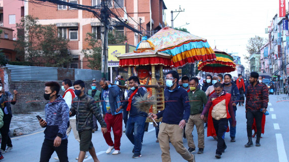 काेराेना महामारीबीच रातो मच्छिन्द्रनाथको रथारोहण सम्पन्न (तस्बिरहरू)