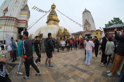 बौद्ध तीर्थस्थलमा दर्शनार्थी (तस्बिरहरू) 