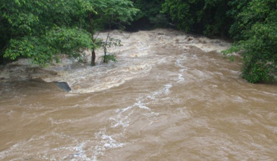 ललितपुरमा खोड्कु खोला सतर्कता तह पार