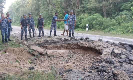 बाँकेमा द्वन्द्वकालमा राखेको बम विस्फोट, पूर्व–पश्चिम राजमार्गमा क्षति