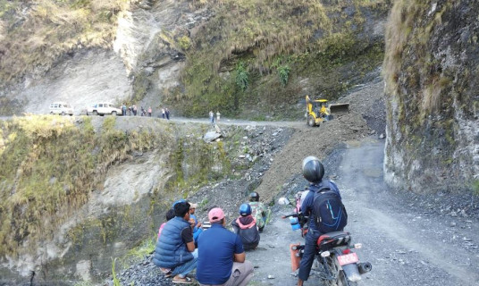 ठेक्का लागेको पाँच वर्षमा पनि सडक कालोपत्रे भएन