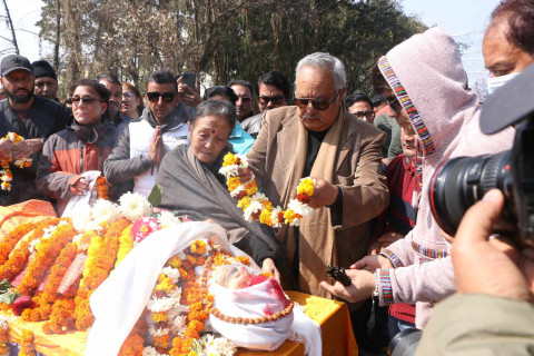 गायक भक्तराजप्रति श्रद्धाञ्जली अर्पण गर्न पुगे मन्त्रीदेखि कलाकारसम्म (तस्बिरहरू)