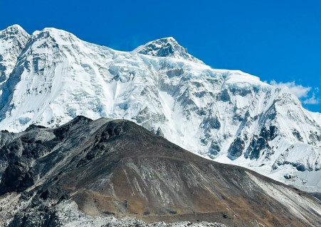 नेपालतर्फबाट चोयुको पहिलोपटक सफल आरोहण