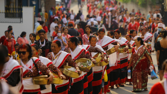 नेवारी पहिरनमा सजिएर हाँडीगाउँमा लावा जात्रा (तस्बिरहरू)