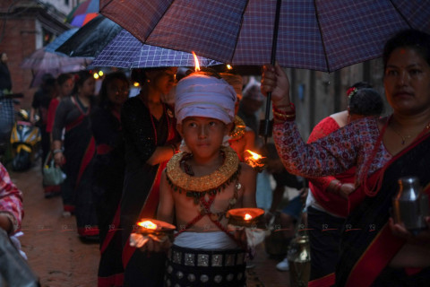 कृष्ण जन्माष्टमी : भक्तपुरमा दीप प्रज्वलन यात्रा (तस्बिरहरू)