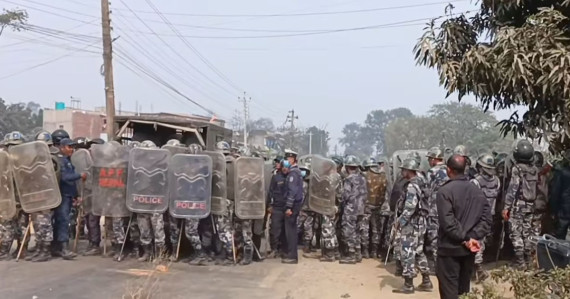 नवलपरासी पश्चिममा दुई समूहको विवादले लियो उग्ररूप, ठूलो संख्यामा प्रहरी परिचालन