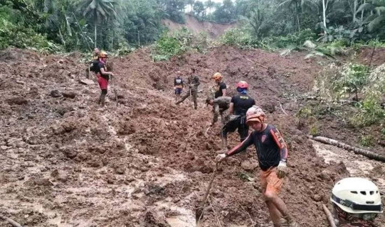 इन्डोनेसियामा पहिरो जाँदा एकजनाको मृत्यु, नौ बेपत्ता