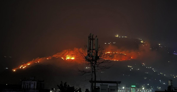 पोखराको काहुँ डाँडामा भीषण आगलागी