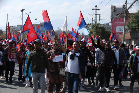 तीनकुनेमा युवा संघको प्रदर्शन (तस्बिरहरू) 