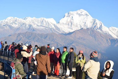 पुनहिलमा पर्यटक