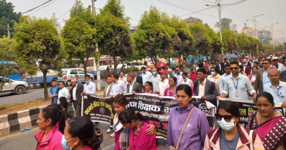 शिक्षकलाई कार्यस्थलमा फर्किन सरकारको अनुरोध