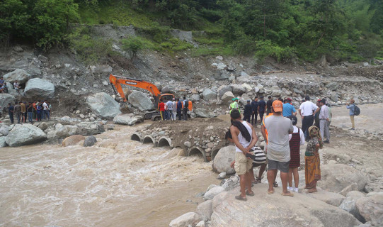 पानीको बहाव थेग्न नसकेपछि डाइभर्सन अझै भएन पूरा