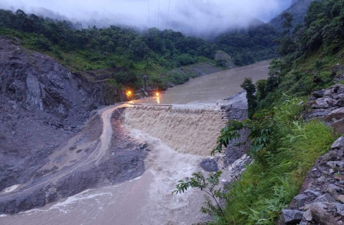 अरुण नदीमा जलसतहले पार गर्‍यो सतर्कता तह 