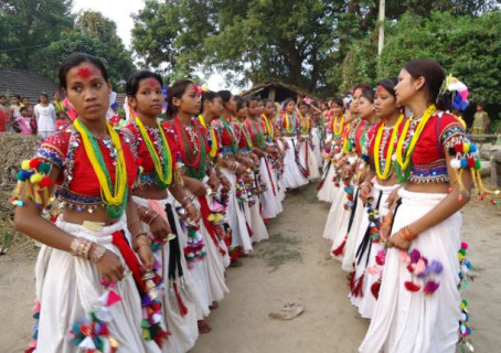 दिदीबहिनीका लागि व्रत लिएर थारू समुदायले अटवारी मनाइँदै