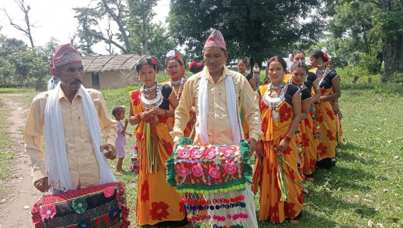 दिदीबहिनीका लागि व्रत लिएर थारू समुदायले अटवारी मनाइँदै