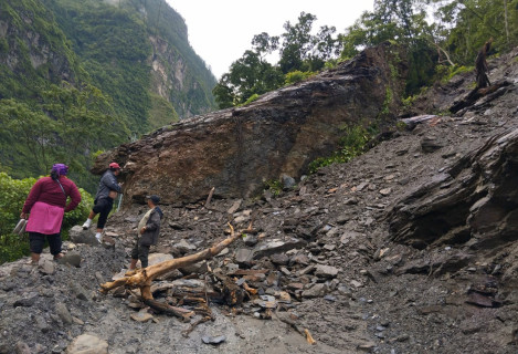 पहिरो गएपछि गुल्मीको तम्घास–रिडी–वामीटक्सार सडक अवरुद्ध