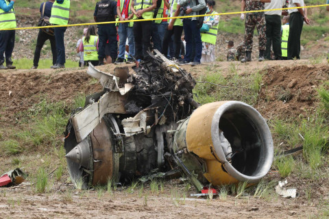 नेपालमा विमान दुर्घटनाबारे न्युयोर्क टाइम्सले कारण लेख्यो– एउटा टाउकोमा दुइटा ह्याट
