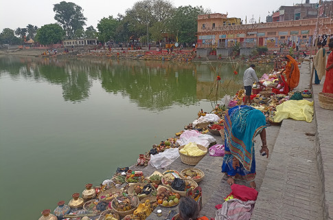 उदाउँदो सूर्यलाई अर्घ्य दिँदै चैती छठ सम्पन्न