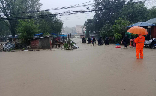 काठमाडौं उपत्यकाका नदी किनारका बस्तीमा पानी (तस्बिरहरू)