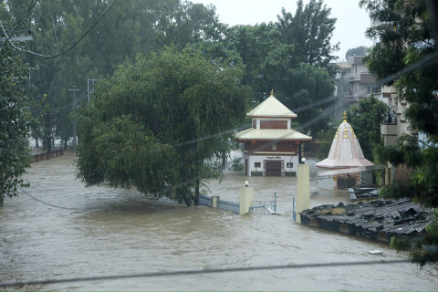 उद्धारको पर्खाइमा गुरुकुलका ३३ जना